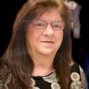 Meet your Posher, Elaine